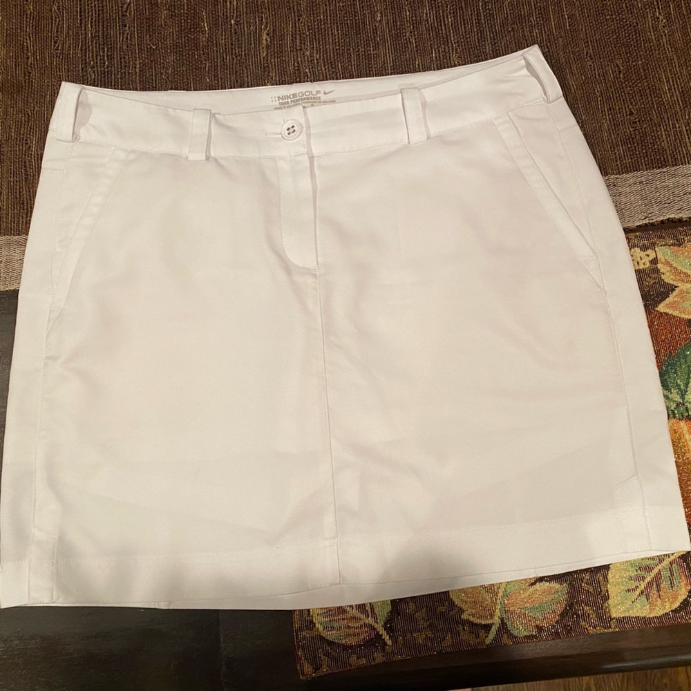 Nikes Golf Women’s Tour Performance skort,white,size 12